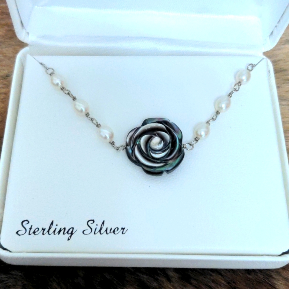 Black mother of pearl necklace
